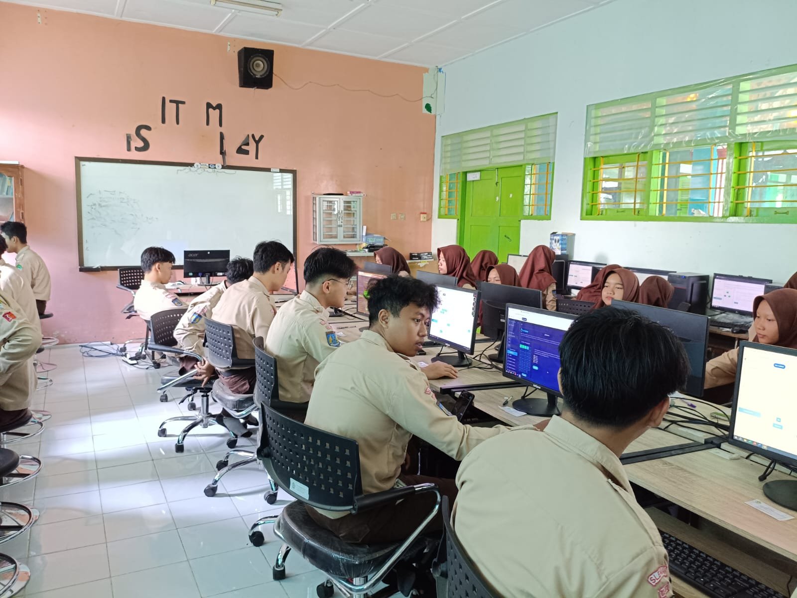 Lab Komputer (Atas)